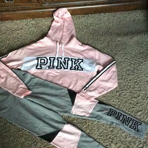 NEVER WORN VS PINK CROPPED SWEATSHIRT & LEGGINGS